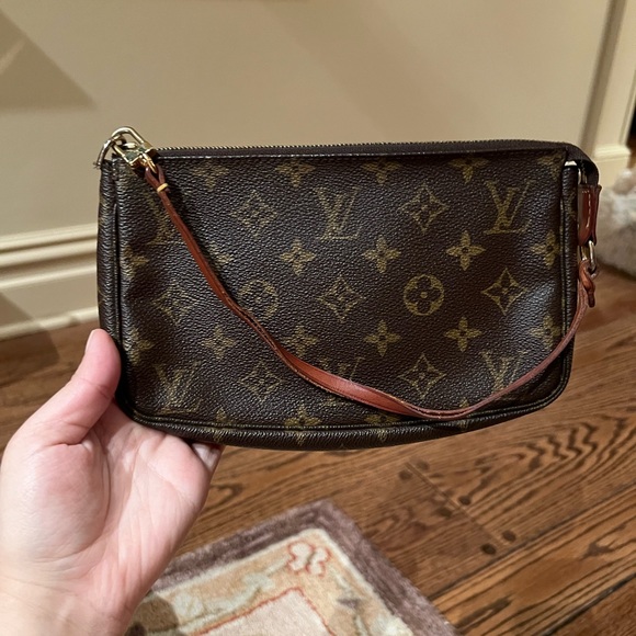 Louis Vuitton Handbags - Vintage Louis Vuitton Monogram Pochette